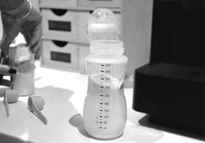 photo of the dosage for a baby bottle